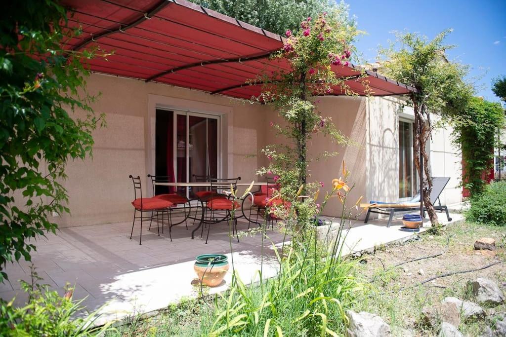 Petit Paradis . Pujaut Εξωτερικό φωτογραφία